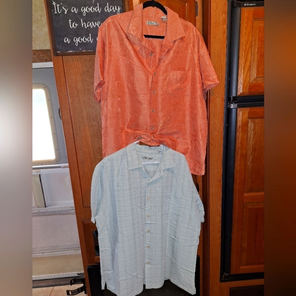 Batek Bay Pair Of Men's Casual Short Sleeve Button-Up Shirts In An XXL.